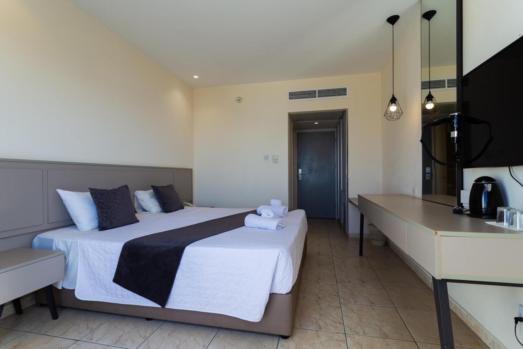Piere - Anne Beach Hotel Aya Napa Dış mekan fotoğraf